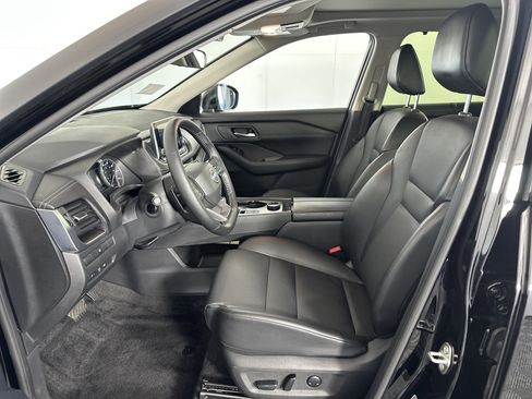 Certified 2025 Nissan Rogue SV w/ SV Premium Package image 6