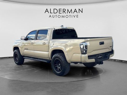 Used 2020 Toyota Tacoma TRD Sport AWD/4WD image 3
