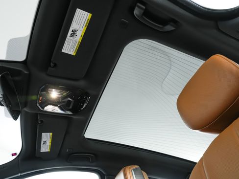 Used 2023 BMW 740i w/ Parking Assistance Package image 82