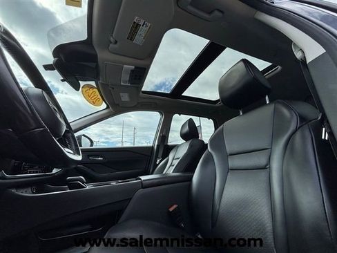 Used 2023 Nissan Rogue SV w/ SV Premium B Package image 11