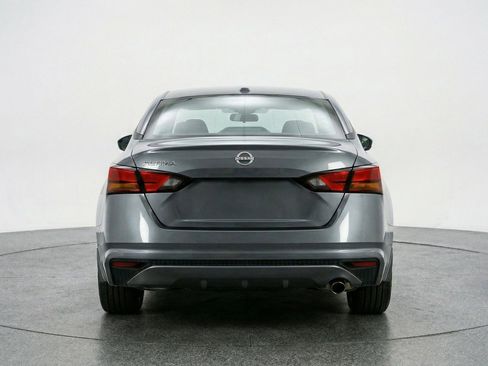 Used 2025 Nissan Altima 2.5 SV FWD image 7