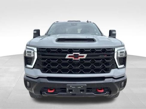 Used 2025 Chevrolet Silverado 2500 ZR2 w/ Technology Package AWD/4WD image 8