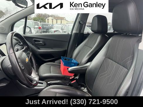 Used 2019 Chevrolet Trax LT w/ LT Convenience Package image 11