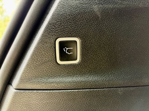 Used 2025 Chrysler Pacifica Select FWD image 19