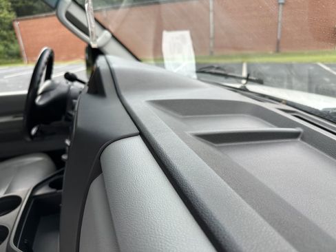 Used 2010 Ford E-350 and Econoline 350 Extended Wagon Super Duty image 26