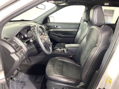 Used 2019 Ford Explorer XLT w/ Equipment Group 202A image 17