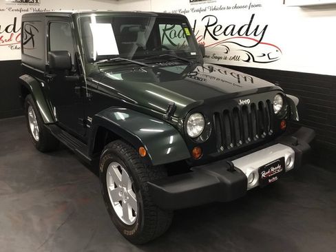 Used 2011 Jeep Wrangler Sahara w/ Dual Top Group AWD/4WD image 2
