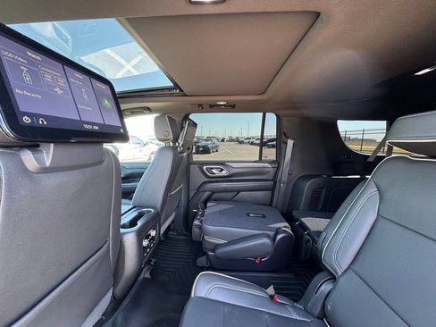 Used 2021 GMC Yukon XL SLT w/ SLT Premium Package RWD image 3