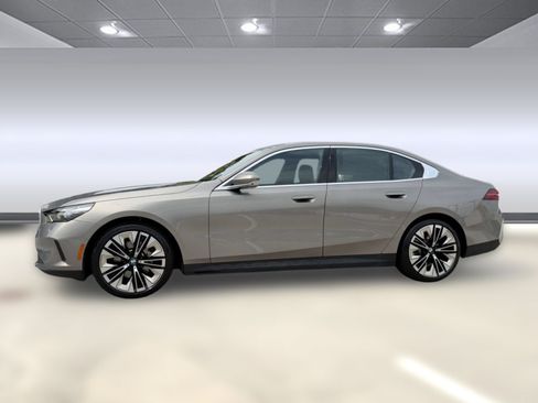 Used 2026 BMW 530i RWD image 2