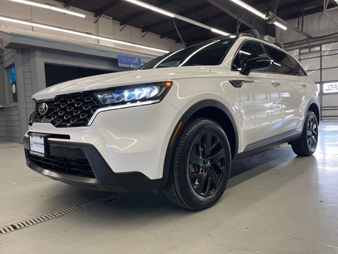 Used 2021 Kia Sorento S w/ Panoramic Sunroof Package image 3