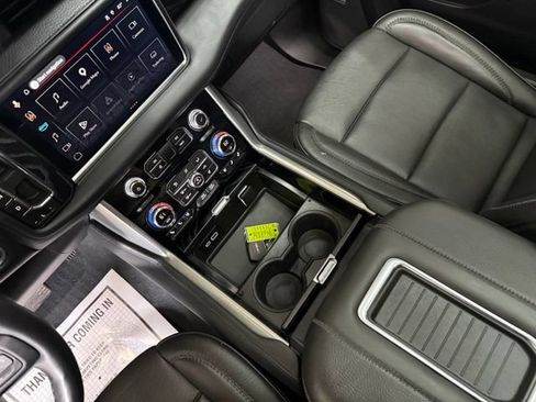 Used 2024 GMC Yukon Denali w/ Advanced Technology Package AWD/4WD image 26