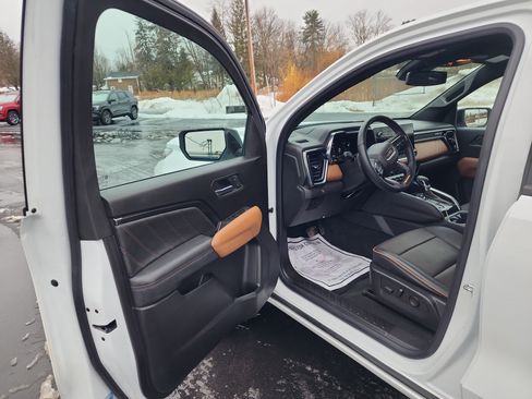 Certified 2023 GMC Canyon AT4 w/ AT4 Premium Package image 9