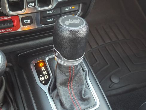 Used 2020 Jeep Wrangler Unlimited Rubicon w/ Dual Top Group AWD/4WD image 28