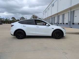 Used 2021 Tesla Model Y Long Range video 4