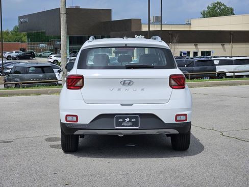New 2026 Hyundai Venue SEL FWD image 6