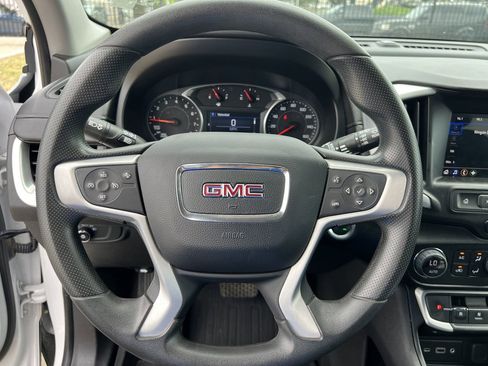 Used 2023 GMC Terrain SLE w/ Driver Convenience Package FWD image 6