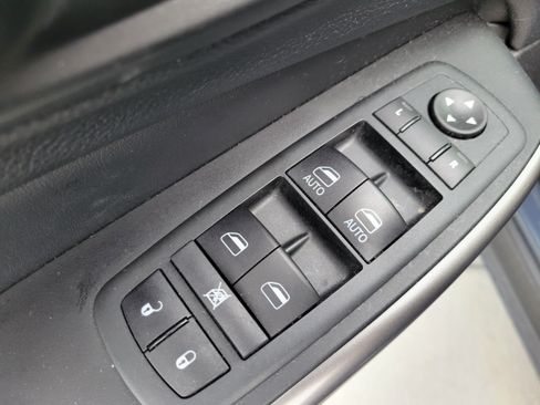Used 2021 Jeep Cherokee Latitude FWD image 17