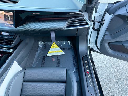 New 2026 Audi S e-tron GT Prestige image 17