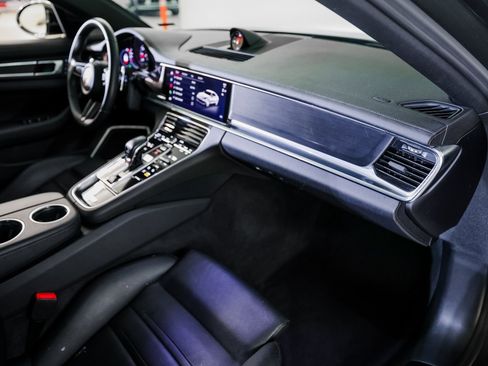 Certified 2023 Porsche Panamera Platinum Edition image 28