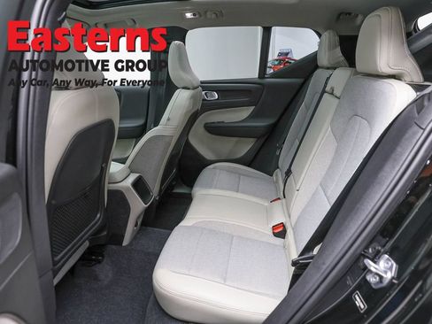 Used 2020 Volvo XC40 T5 Momentum AWD/4WD image 21
