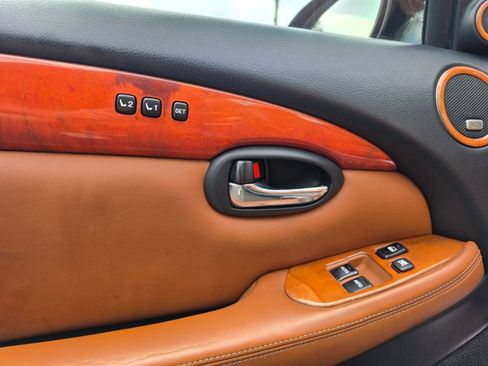 Used 2004 Lexus SC 430 Convertible w/ Preferred Accessory Pkg RWD image 29