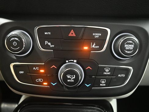 Used 2018 Jeep Compass Limited w/ Navigation Group AWD/4WD image 18