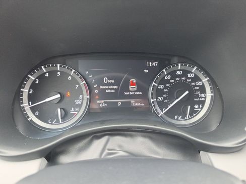 Used 2020 Toyota Highlander XLE AWD/4WD image 8