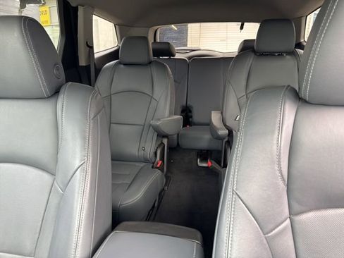 Used 2021 Buick Enclave Essence w/ Sport Touring Edition image 18