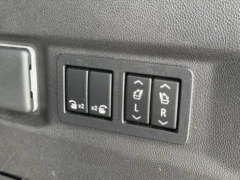Used 2021 GMC Yukon Denali w/ Denali Premium Package AWD/4WD image 14