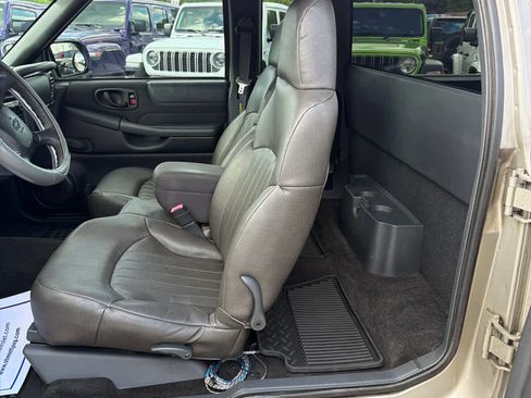 Used 2003 Chevrolet S10 Pickup LS image 9