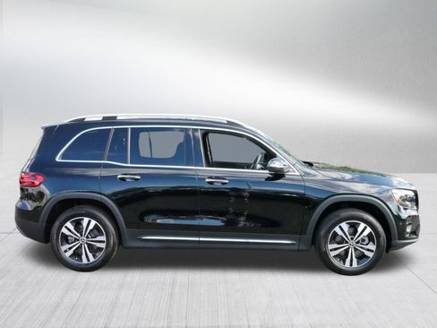 Used 2025 Mercedes-Benz GLB 250 4MATIC image 8