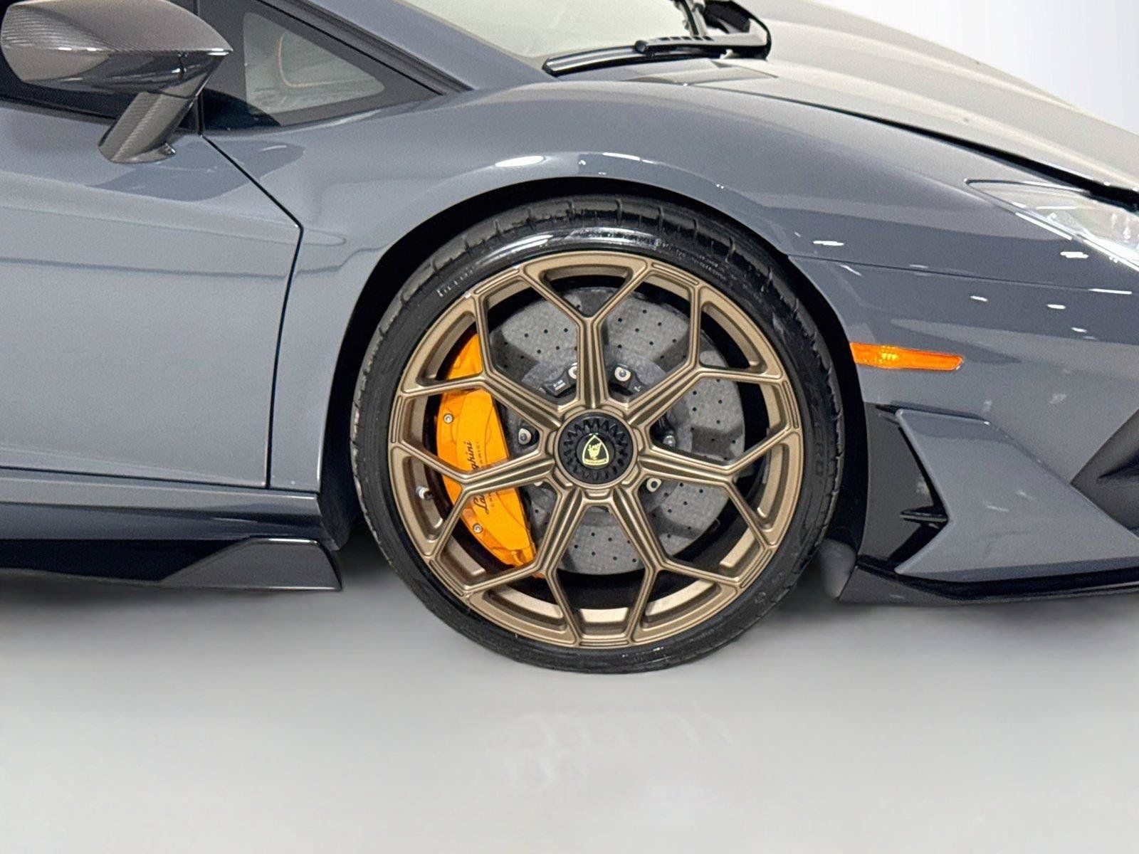 Used 2020 Lamborghini Aventador SVJ AWD/4WD image 35
