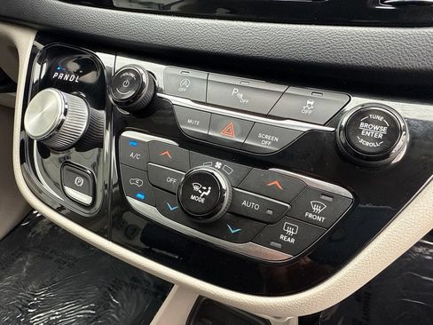 Used 2020 Chrysler Pacifica Touring-L Plus FWD image 36
