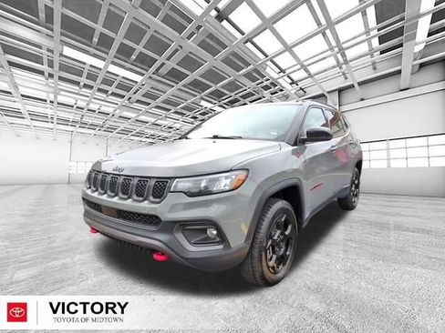 Used 2024 Jeep Compass Trailhawk AWD/4WD image 8