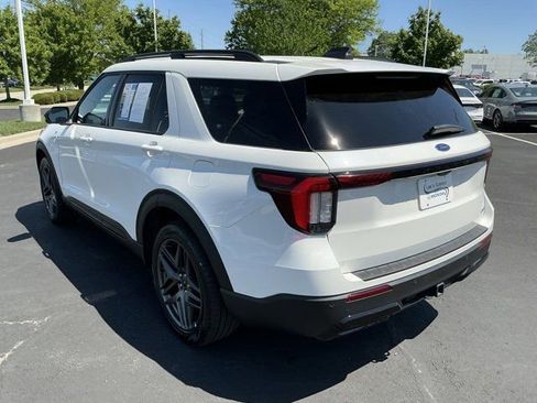 Used 2025 Ford Explorer ST-Line w/ ST-Line Street Pack AWD/4WD image 9
