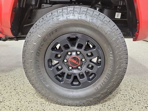 Used 2022 Toyota Tacoma TRD Sport w/ Technology Package AWD/4WD image 8