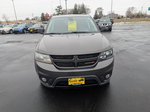 Used 2019 Dodge Journey SE image 3
