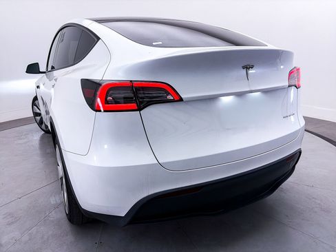 Used 2023 Tesla Model Y Long Range AWD/4WD image 8