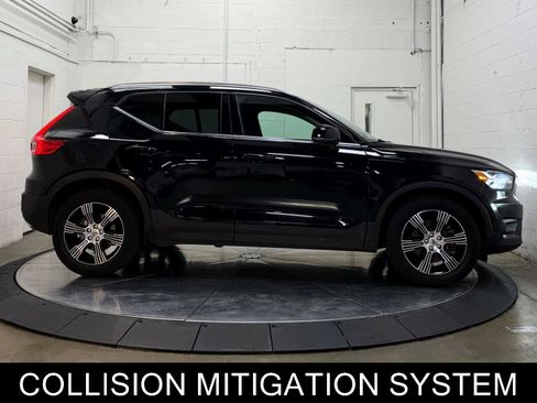 Used 2019 Volvo XC40 T5 Inscription image 9