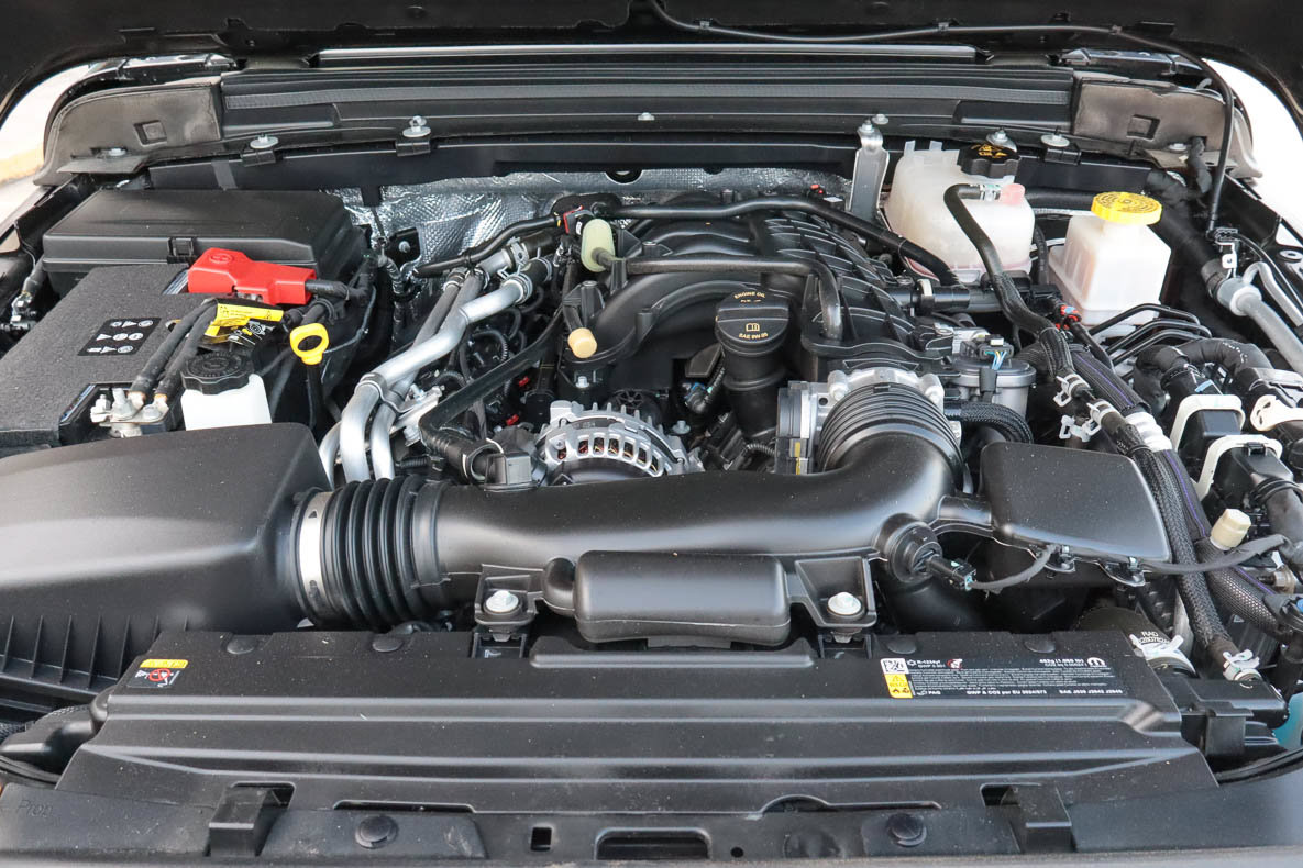 Used 2025 Jeep Gladiator Sport AWD/4WD image 21