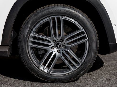 Used 2025 Mercedes-Benz GLS 450 4MATIC image 15