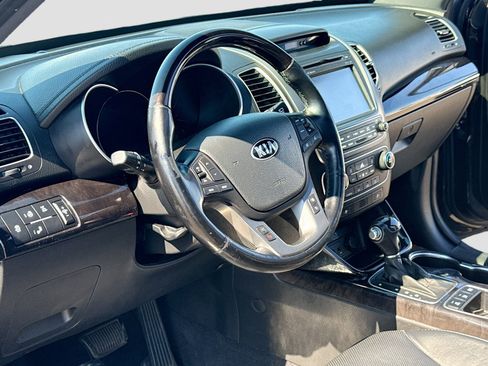 Used 2014 Kia Sorento SX w/ 3rd Row Package image 4