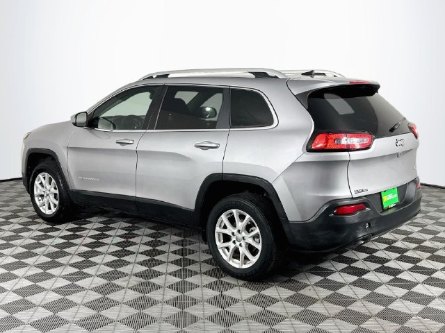 Used 2018 Jeep Cherokee Latitude FWD image 6