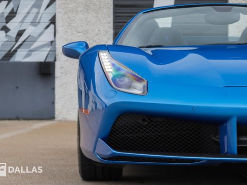 Used 2018 Ferrari 488 Spider RWD image 4