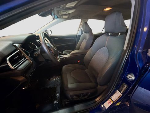 Used 2018 Toyota Camry LE image 13