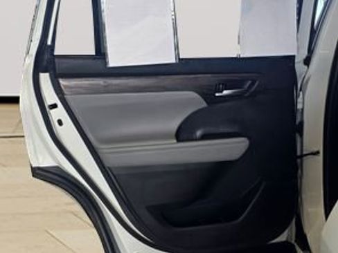 Used 2022 Toyota Highlander Limited image 25