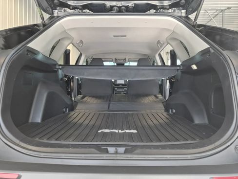 Used 2022 Toyota RAV4 LE AWD/4WD image 15