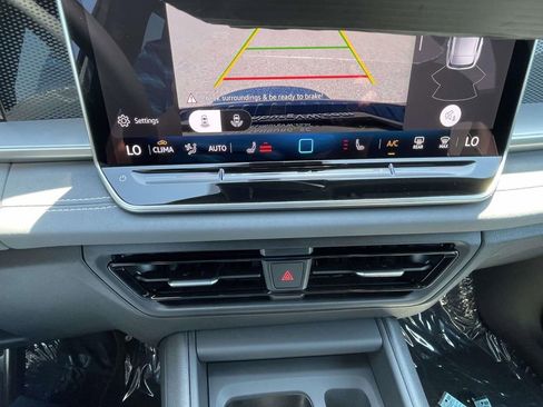New 2026 Volkswagen Tiguan SE R-Line FWD image 29