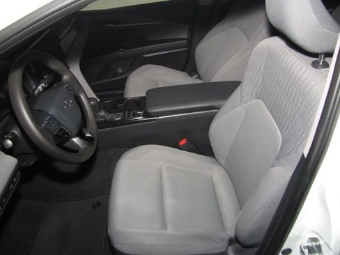 Used 2025 Toyota Camry LE w/ Convenience Package FWD image 10