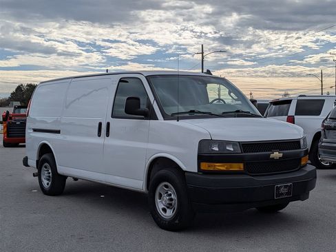 Used 2021 Chevrolet Express 3500 w/ Driver Convenience Package image 7